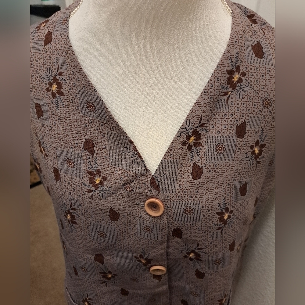 Ofreek Women's Floral Button Down Vest - Picture 2 of 7